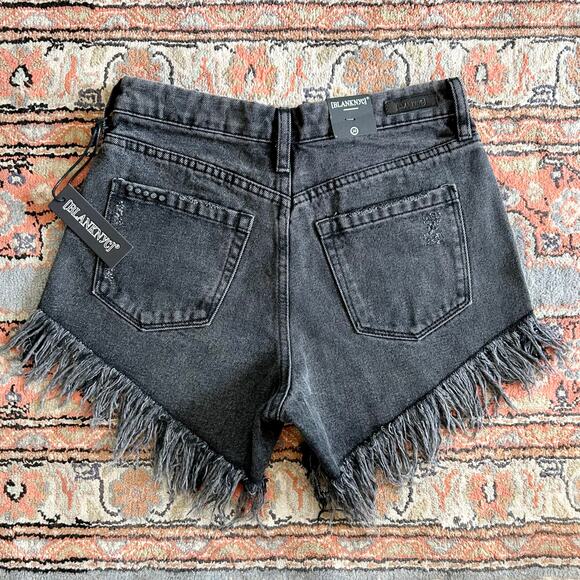 BlankNYC Sabotage Frayed Faded Black Wash High-Rise Shorts Denim NWT - Picture 5 of 7